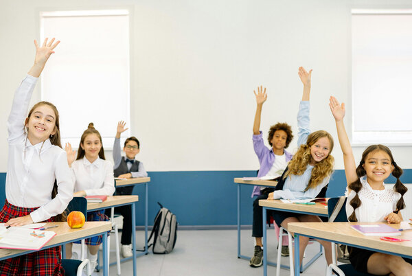 Kinder im Klassenzimmer